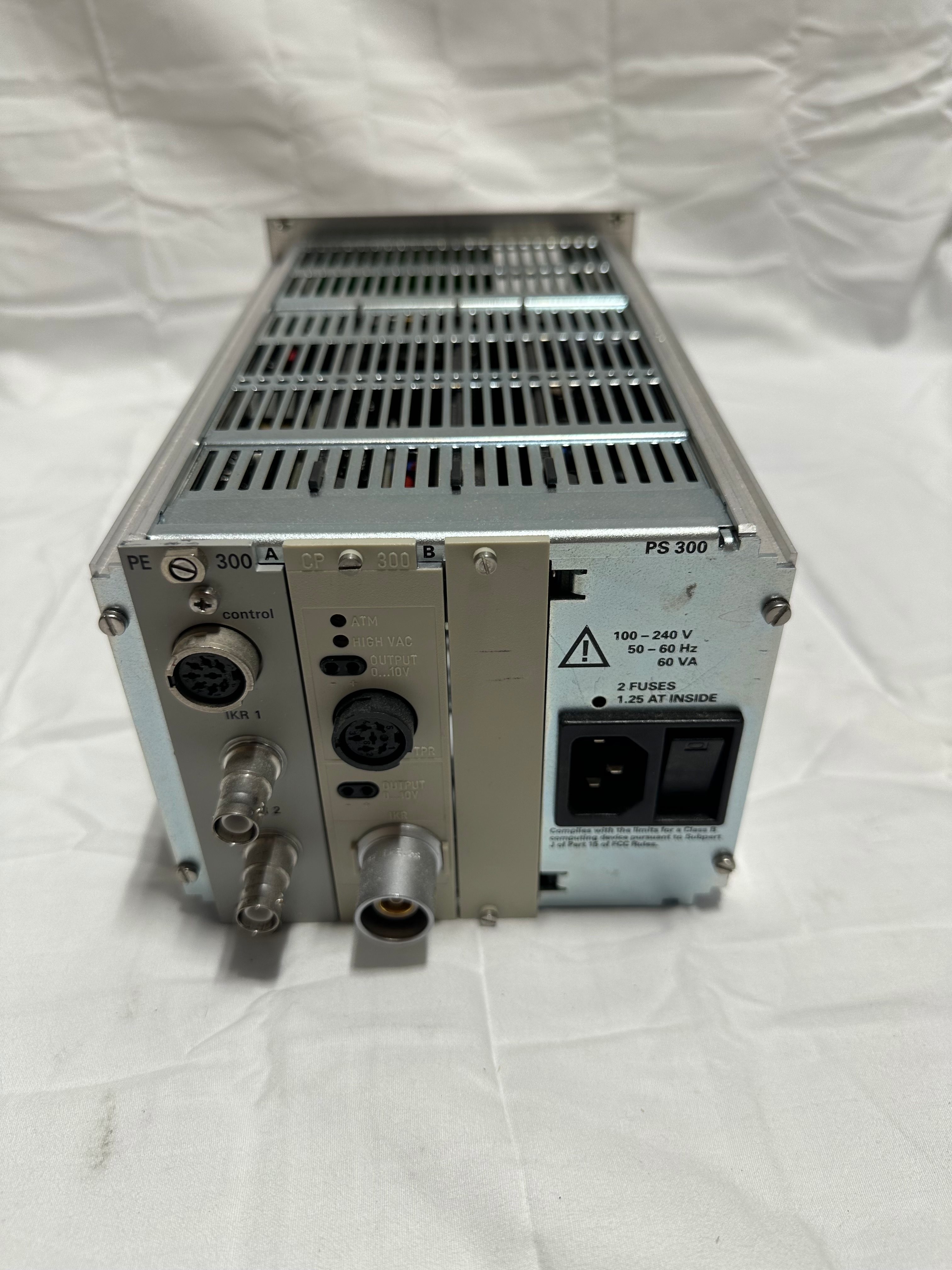 Balzers TPG 300 Turbo pump controller view 2