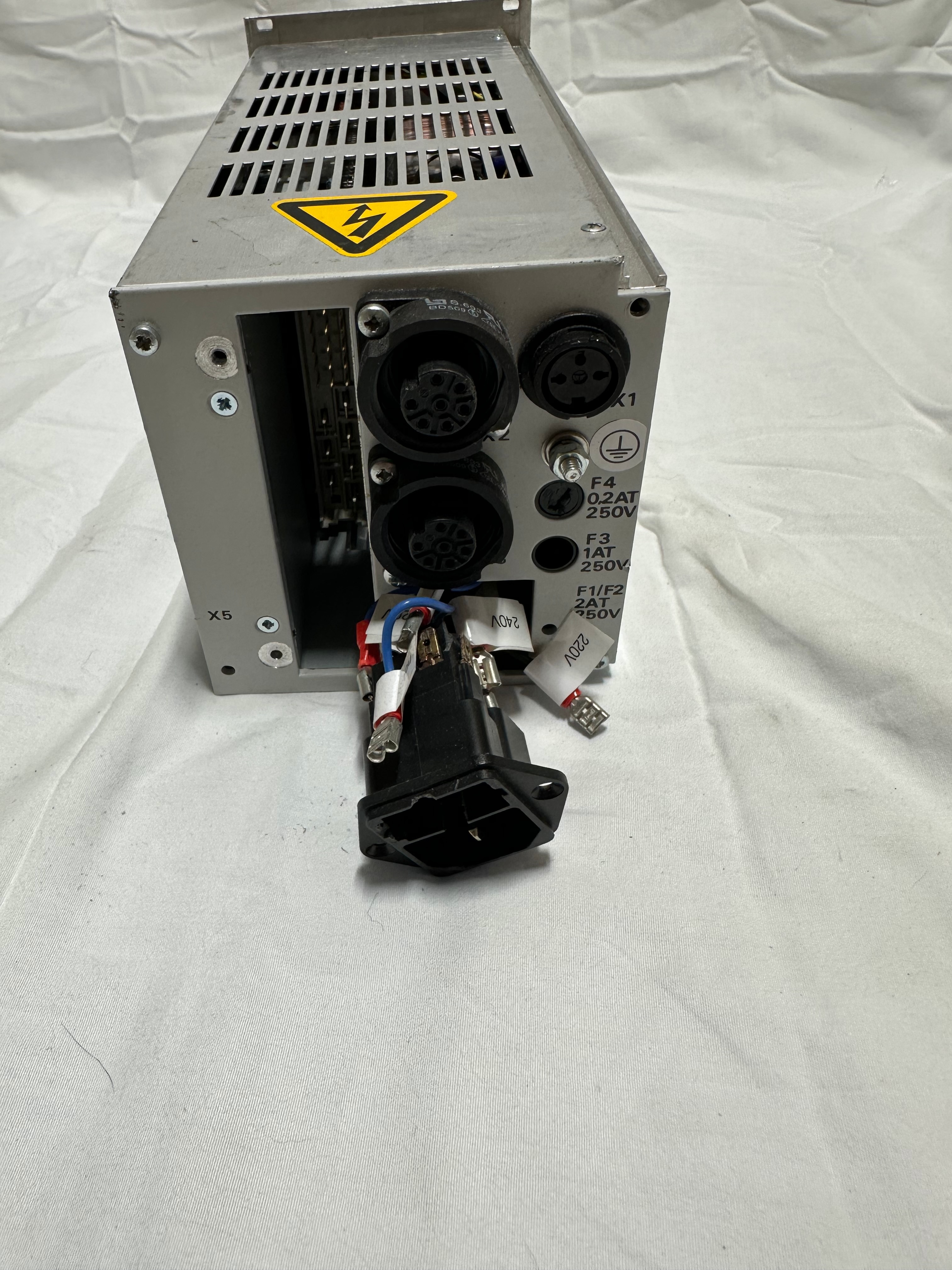 Pfeiffer TCP 015 Turbo pump controller view 2