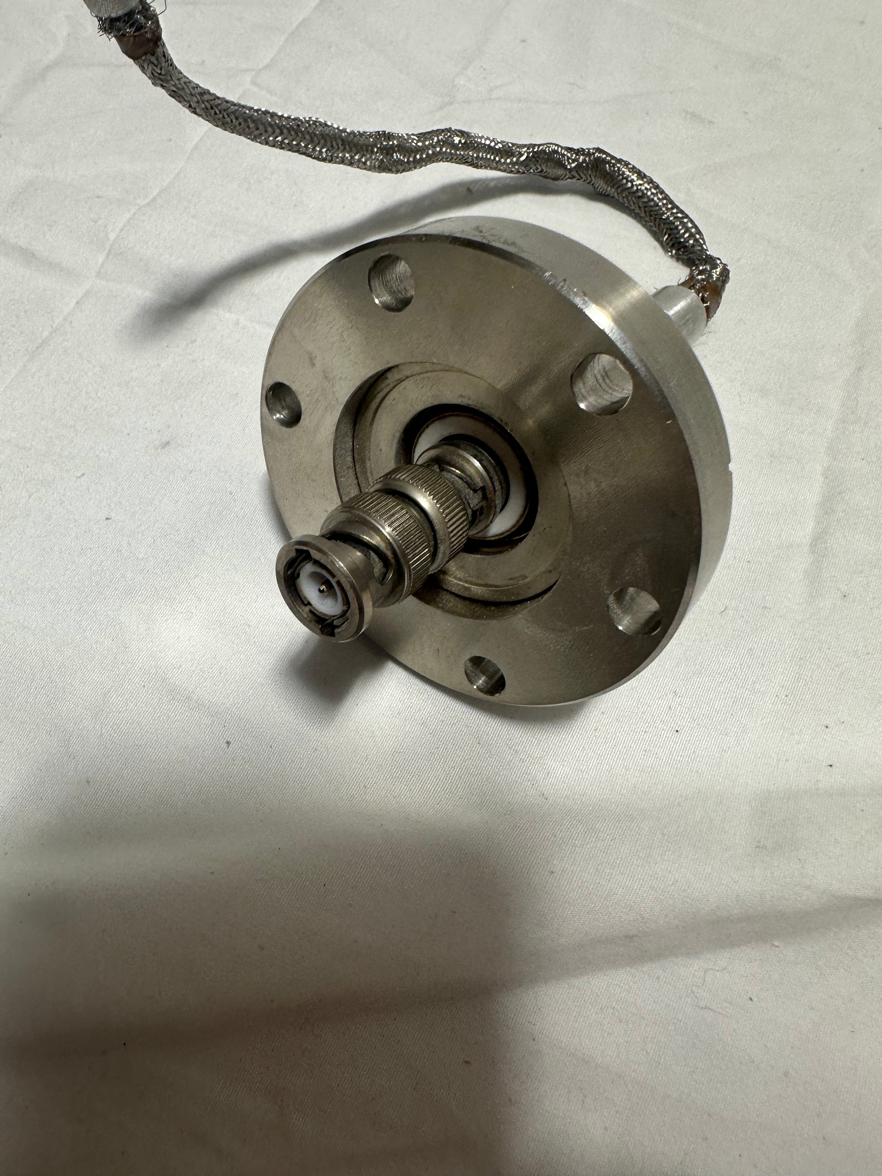 Accu-Glass 110132 CF2.75 coax feedthrough view 5