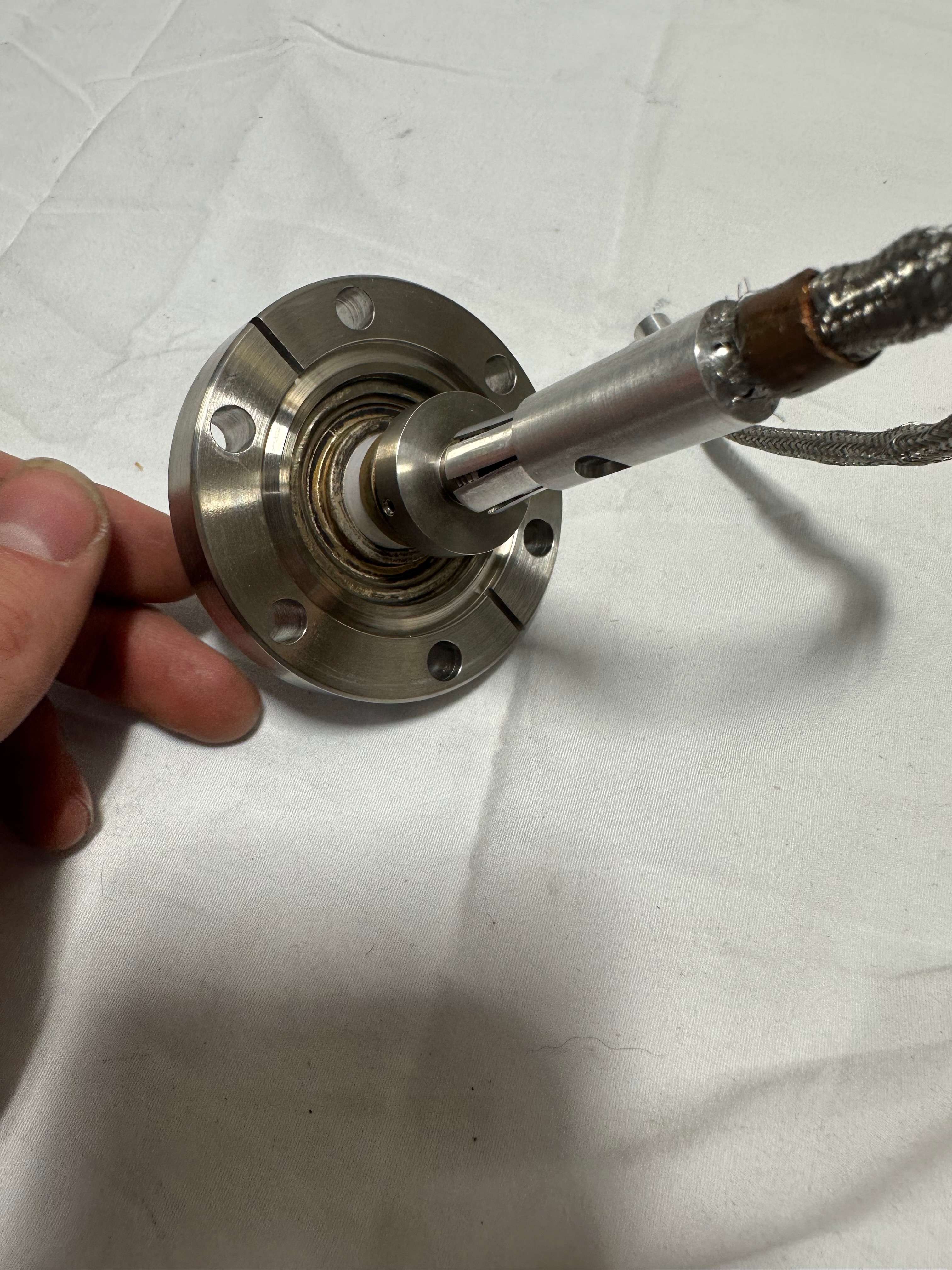 Accu-Glass 110132 CF2.75 coax feedthrough view 6