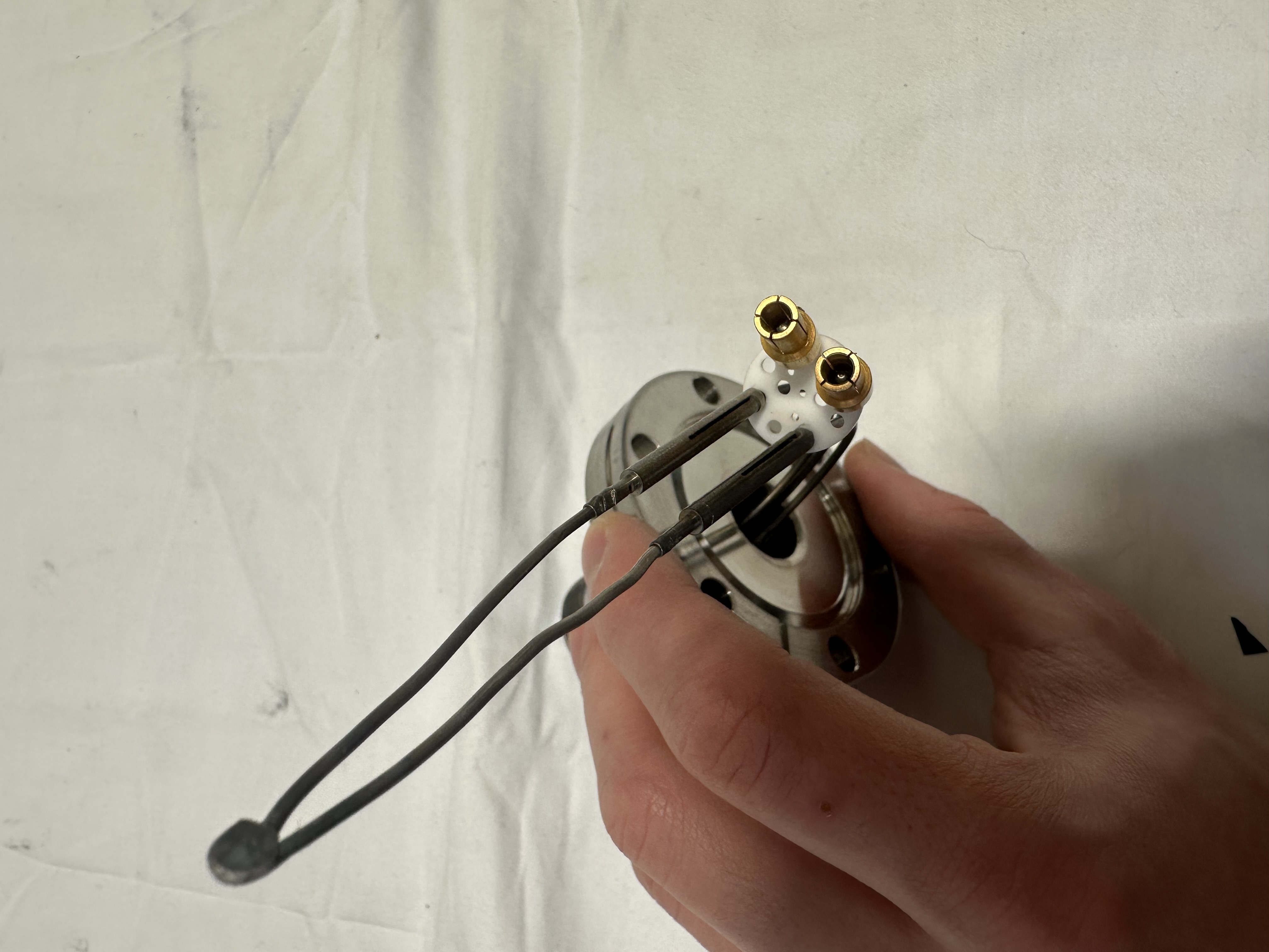 CF2.75 Thermocouple Feedthrough, 4-Pin + 2-Pin view 5