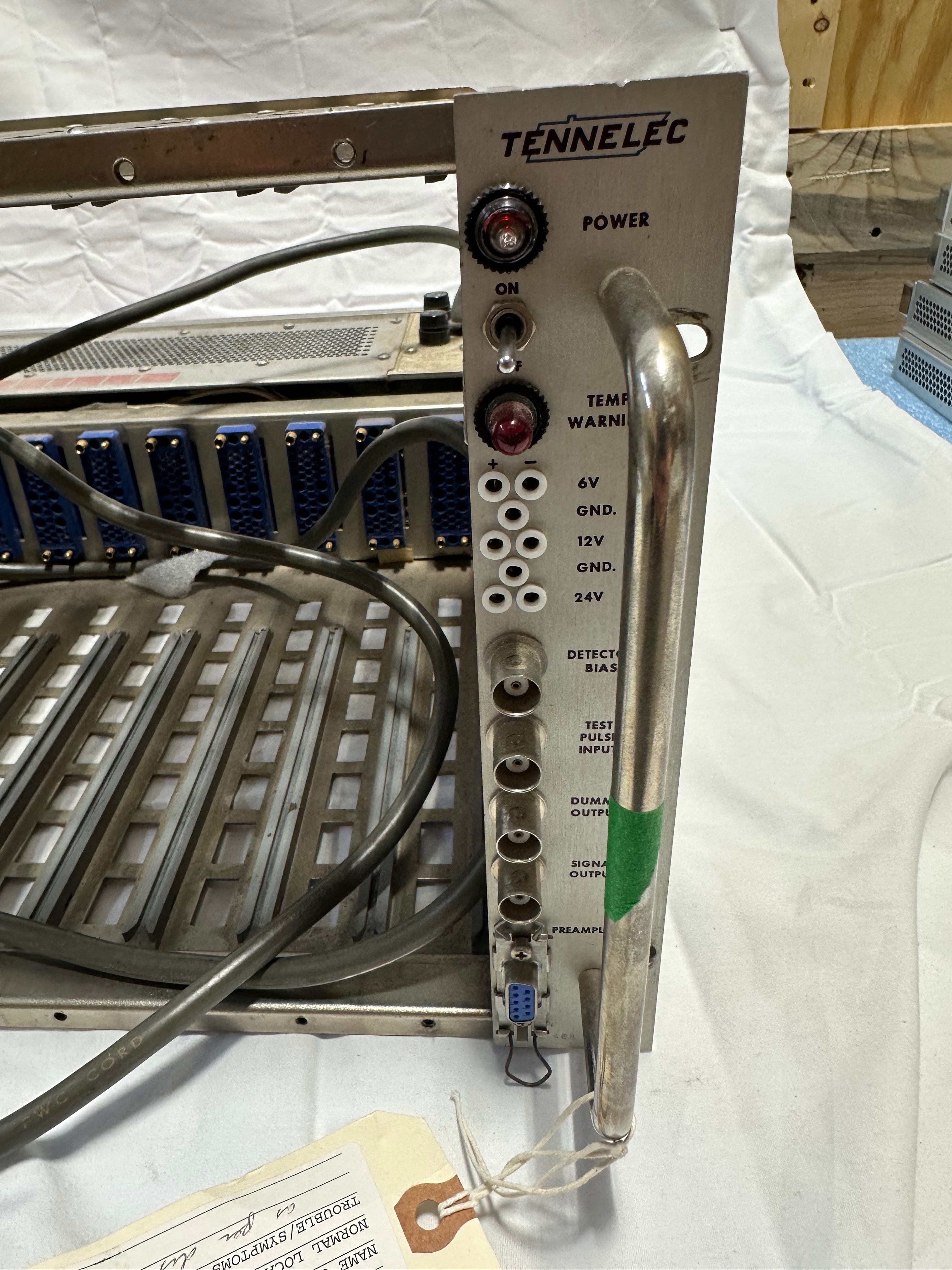 Tennelec Tennebin II NIM bin/crate w/ power view 3