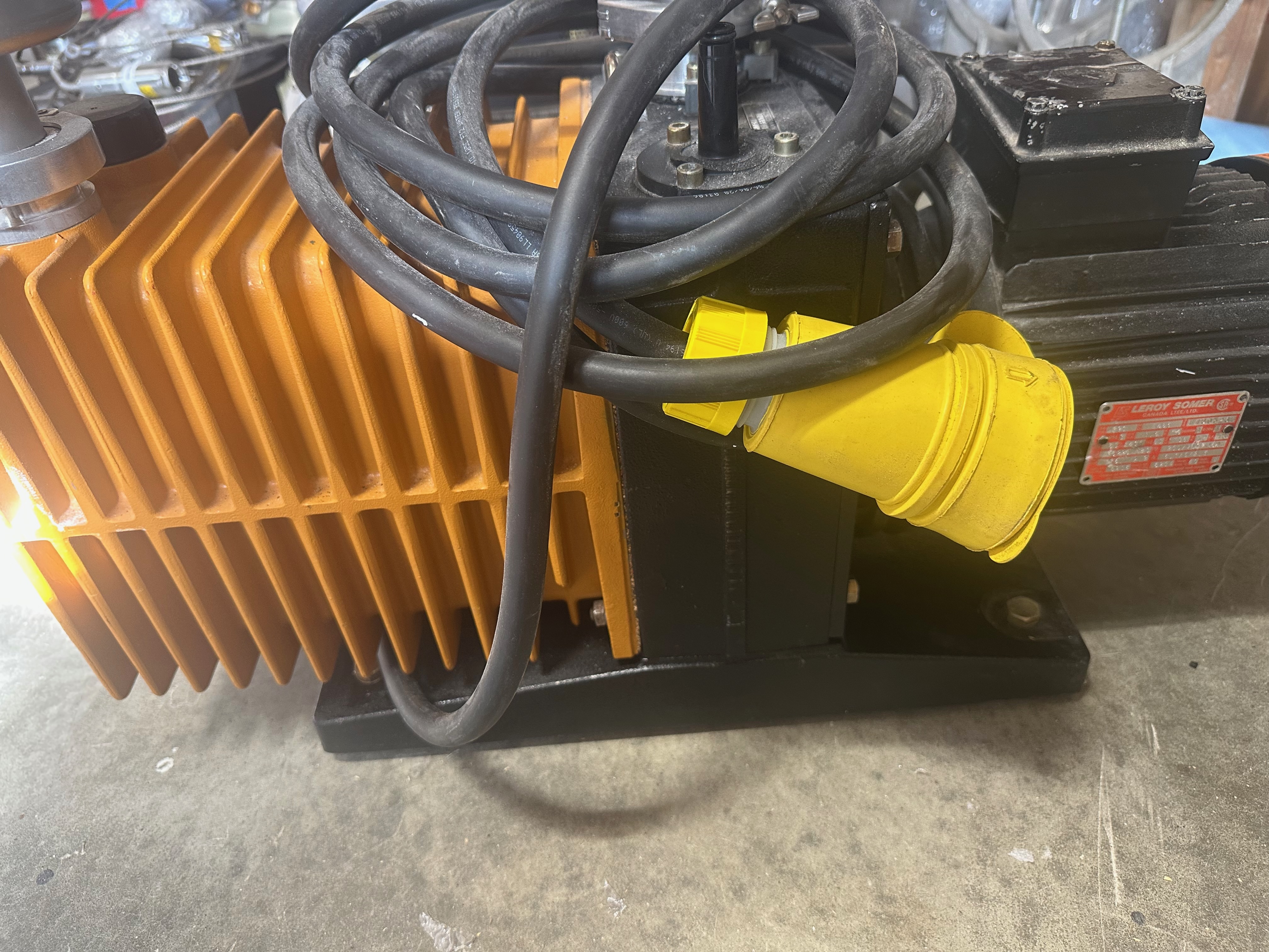 Alcatel Pascal 2033 Rotary vane pump view 3