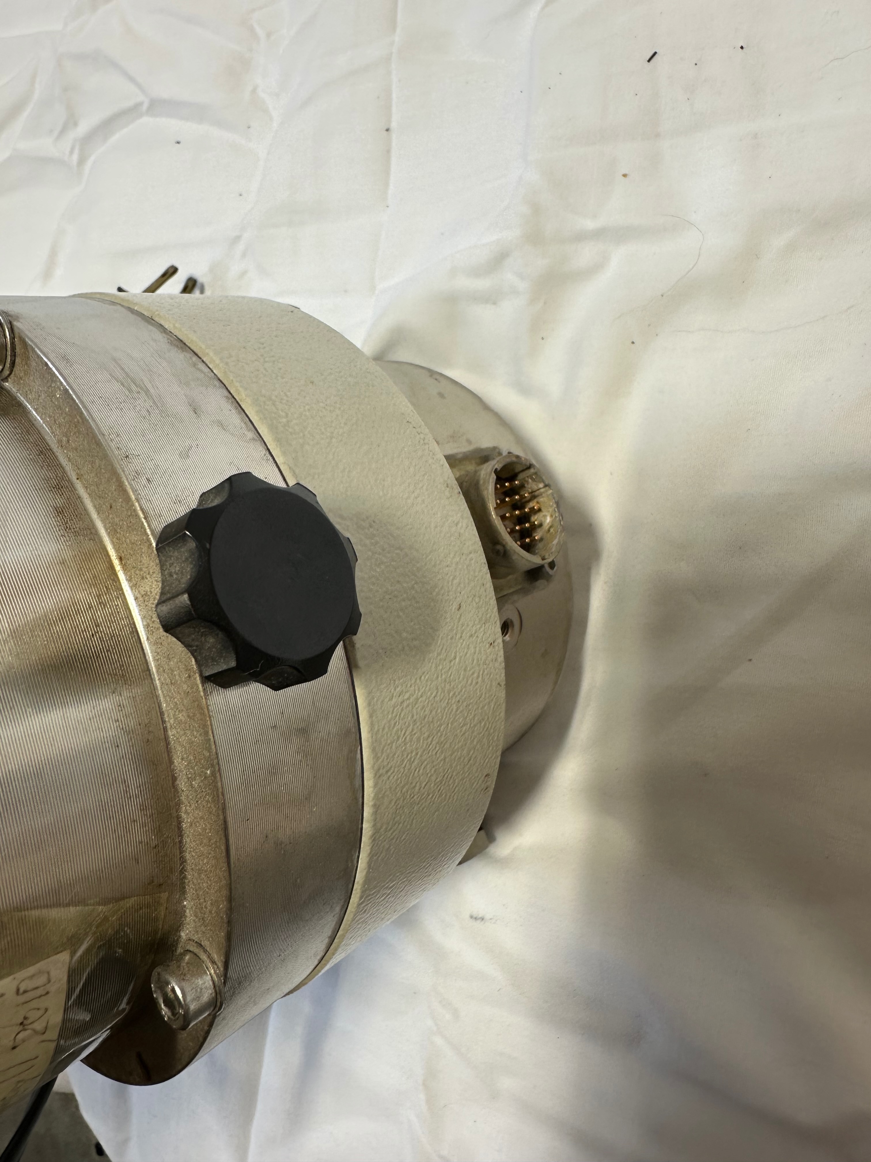 Pfeiffer TPU 240 Turbo pump view 3
