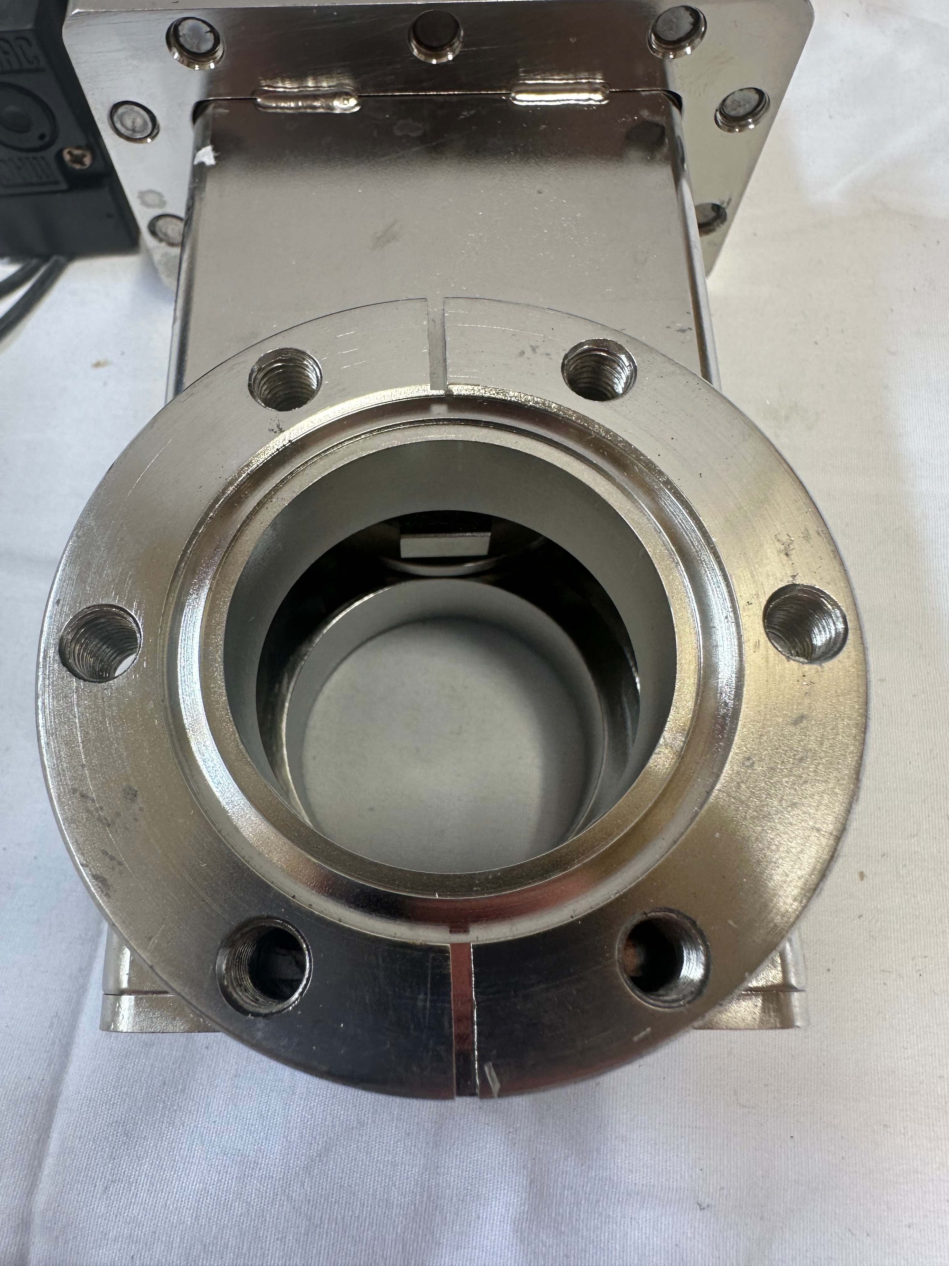 MDC GV-1500V-P CF2.75 gate valve view 2