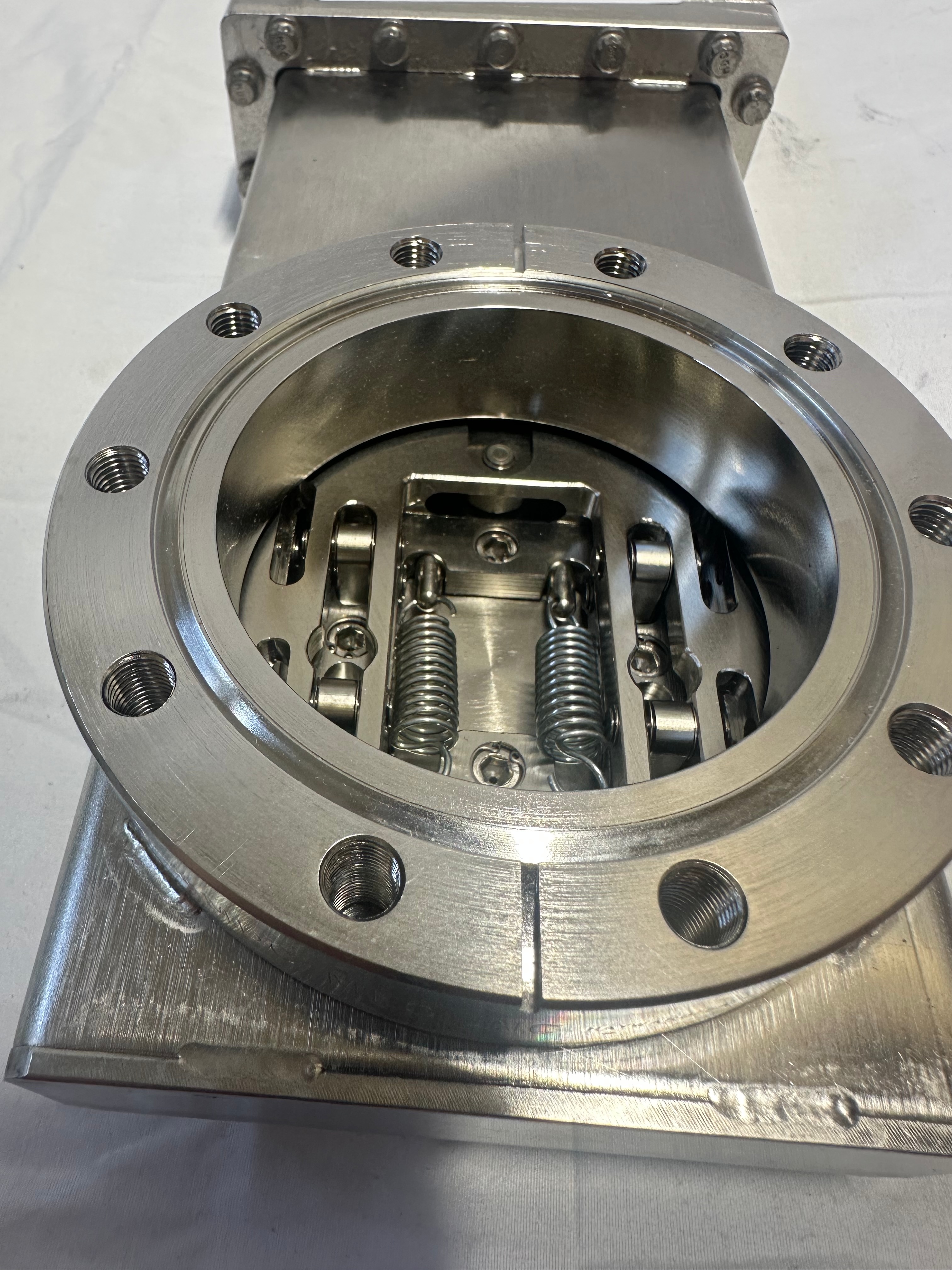 MDC CF4.5 gate valve view 2
