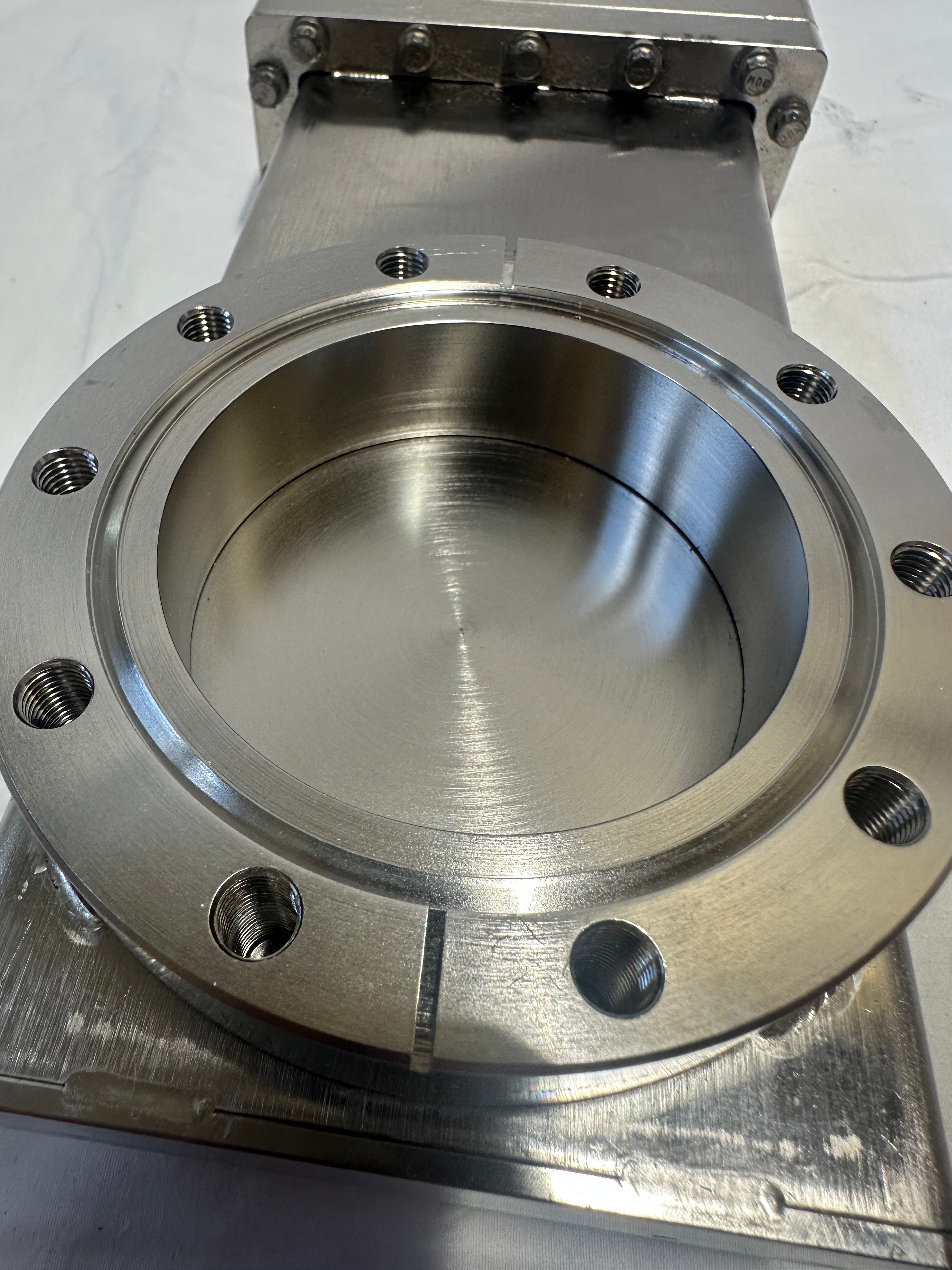 MDC CF4.5 gate valve view 4