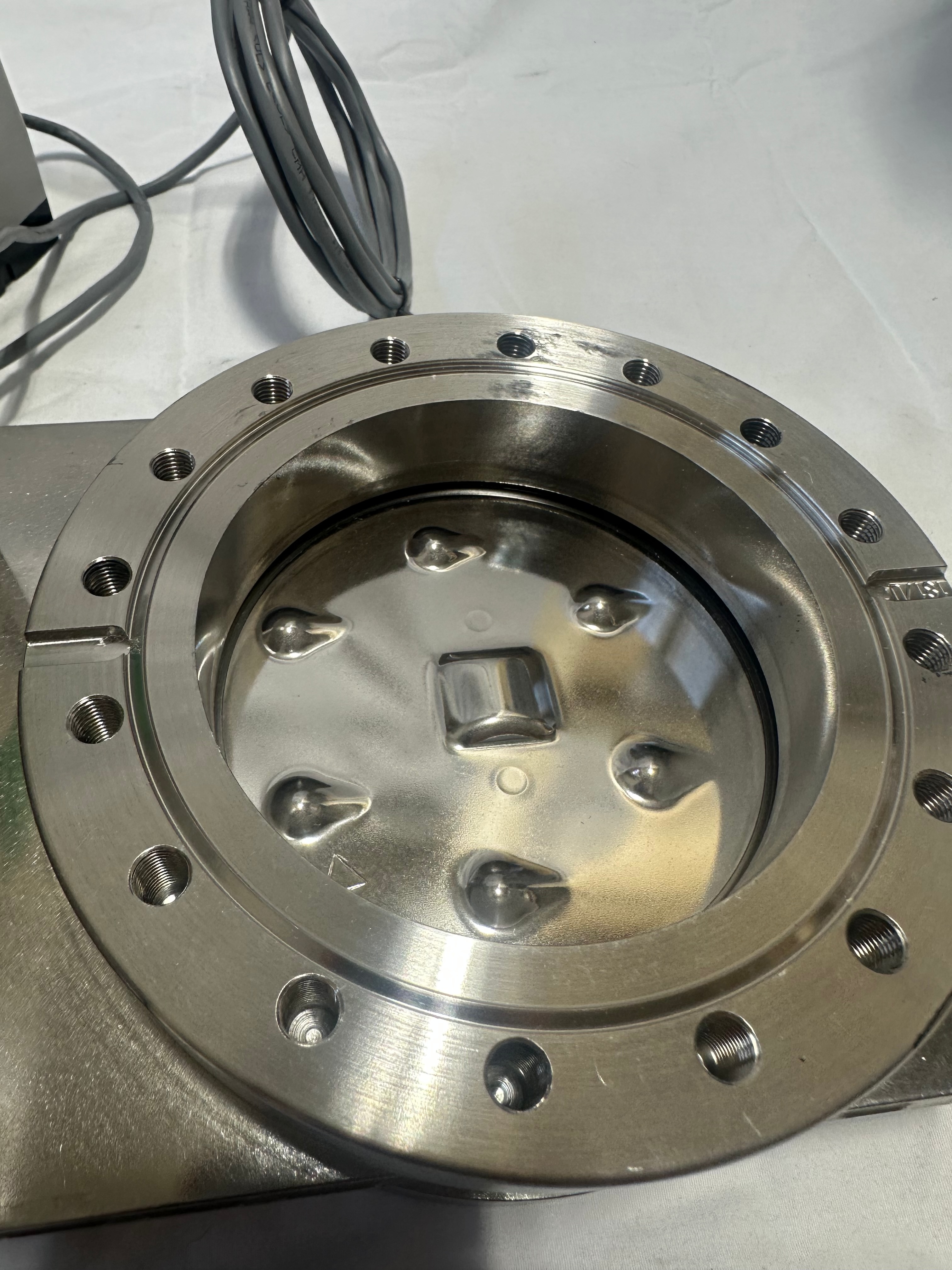 VAT CF6 gate valve view 2