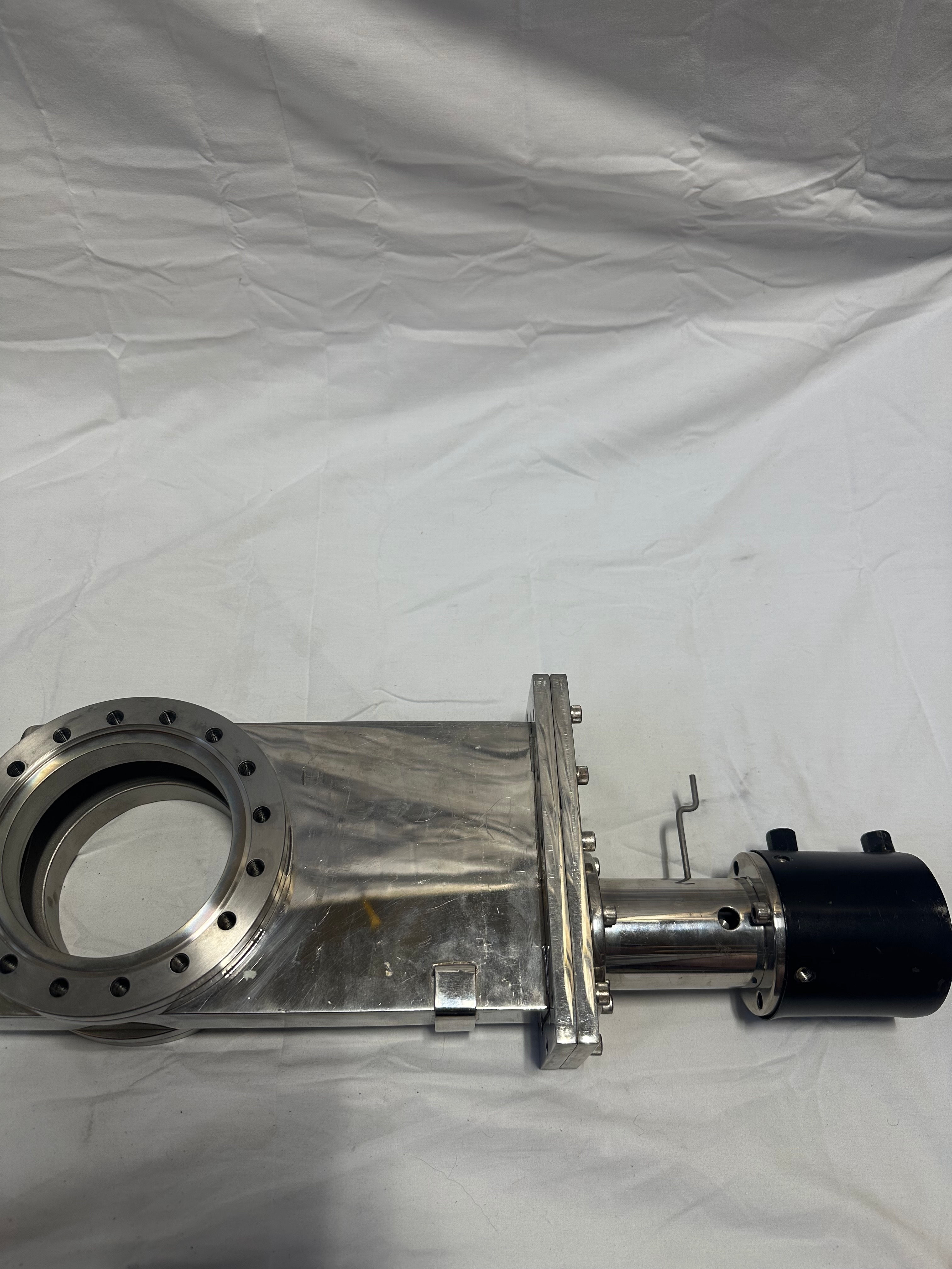 Huntington CF6 gate valve view 3