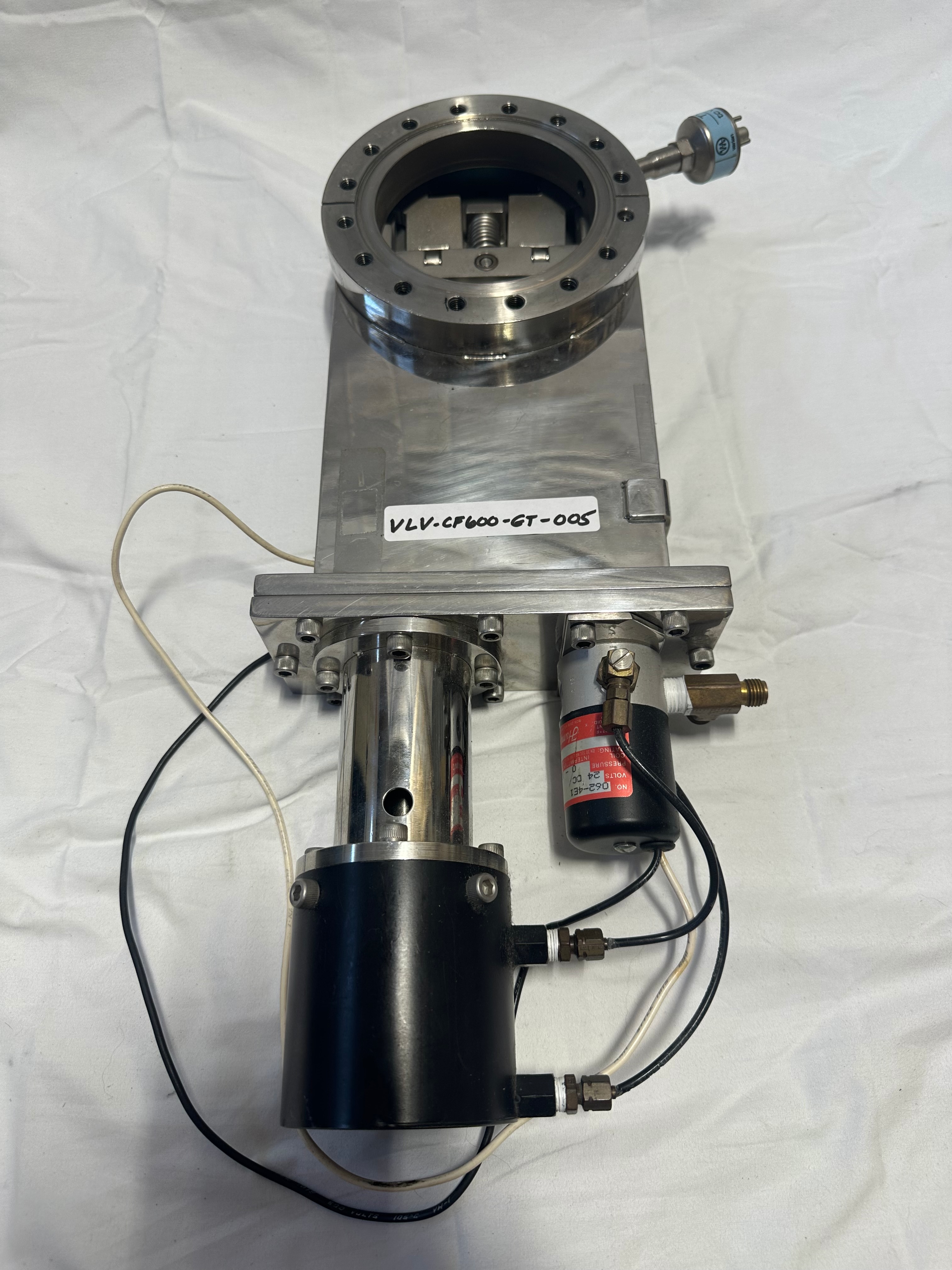 Vacuum Apparatus MFG 122-0400 CF6 gate valve