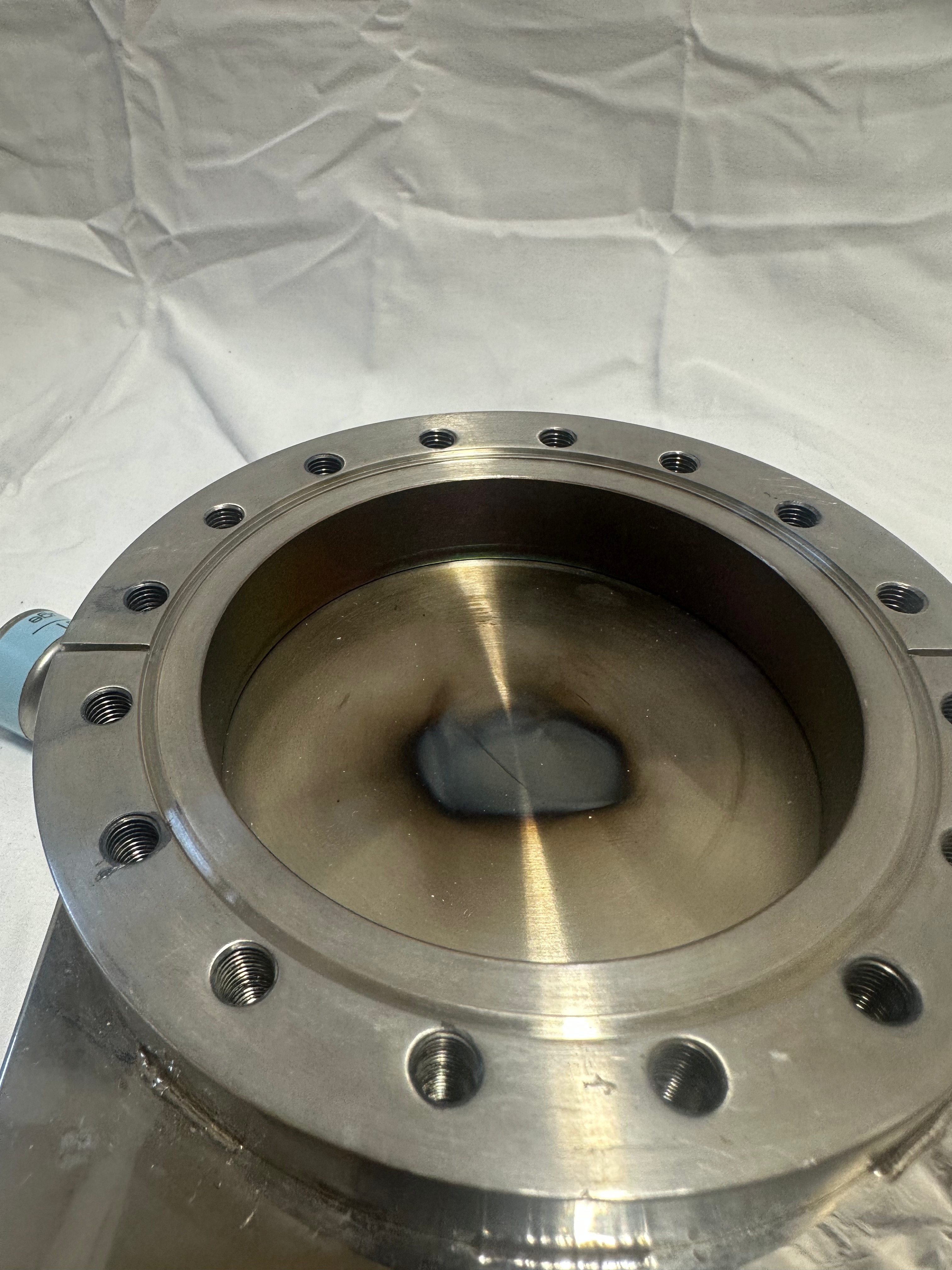 Vacuum Apparatus MFG 122-0400 CF6 gate valve view 4